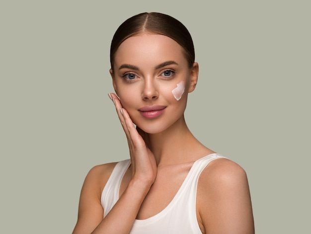 Monsoon Skincare: How to Keep Your Skin Healthy in Humid Weather